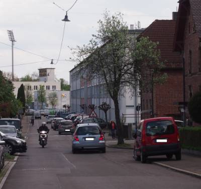 Begehung der Örlinger Straße am 27.04.2015 - Ein Beispiel für das Verkehrsaufkommen in der Örlinger Straße. (Bild: Dr. Karin Graf)