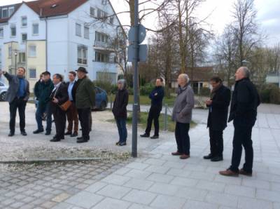 Besuch der Fraktion in Ggglingen-Donaustetten am 05.04.2016 - Die CDU-Fraktion ließ sich von Ortsvorsteher Markus Mendler die neuesten Entwicklungen in Gögglingen-Donaustetten zeigen (Bild: Dr. Karin Graf)