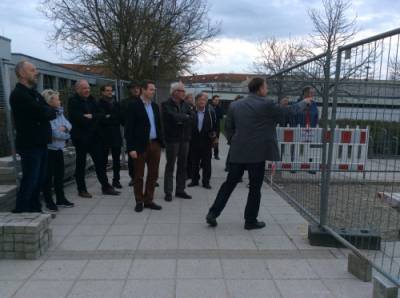 Besuch der Fraktion in Gögglingen-Donaustetten am 05.04.2016 - Die CDU-Fraktion ließ sich von Ortsvorsteher Markus Mendler die neuesten Entwicklungen in Gögglingen-Donaustetten zeigen (Bild: Dr. Karin Graf)
