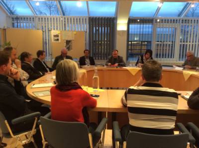 Besuch der Fraktion in Ggglingen-Donaustetten am 05.04.2016 - Die CDU-Fraktion diskukiert mit dem Ortschaftsrat über aktuelle Themen (Bild: Dr. Karin Graf)