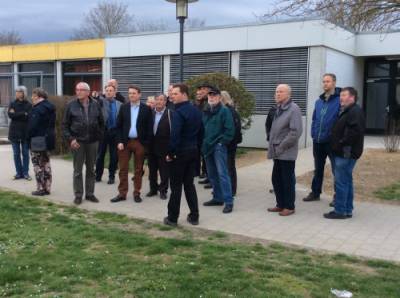 Besuch der Fraktion in Ggglingen-Donaustetten am 05.04.2016 - Die CDU-Fraktion folgt den Ausführungen vom Ortsvorsteher (Bild: Dr. Karin Graf)