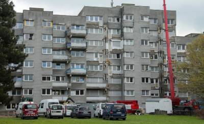 Fraktion vor Ort in der Reutlinger Strae am 14.04.2016 - Baumaßnahmen an diesem Gebäude sorgen für Verstimmung. (Bild: Dr. Hans-Walter Roth)